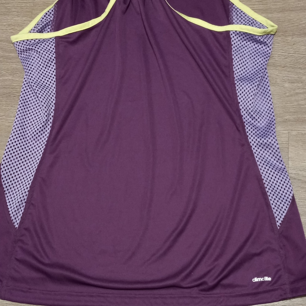 Women's Athletic Shirt Size M